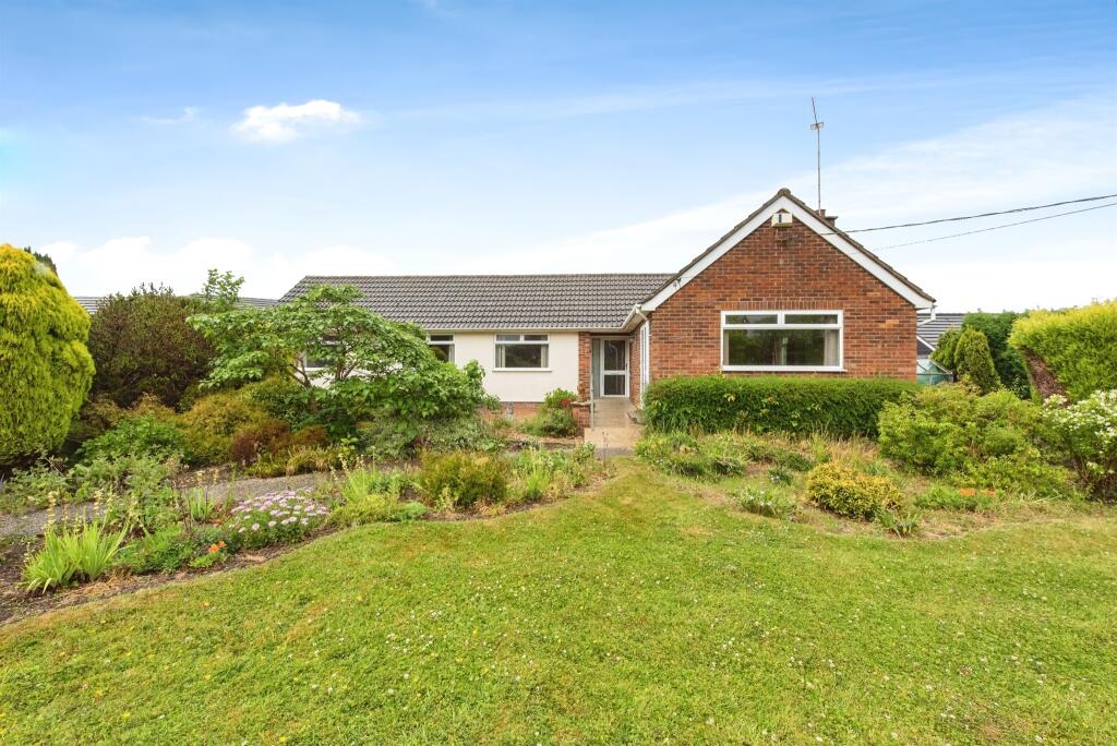 3-bed bungalow on Creeting Road, Stowupland, Stowmarket, £400,000