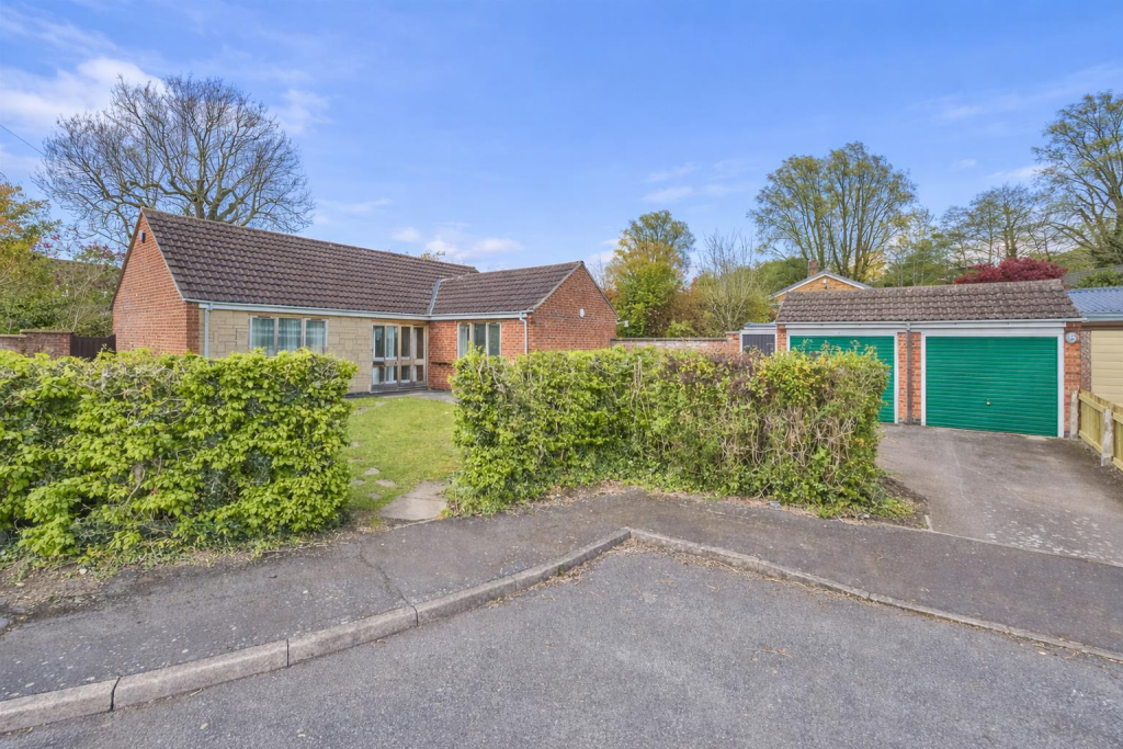 Main image of property: Lyneham Close, Hinckley