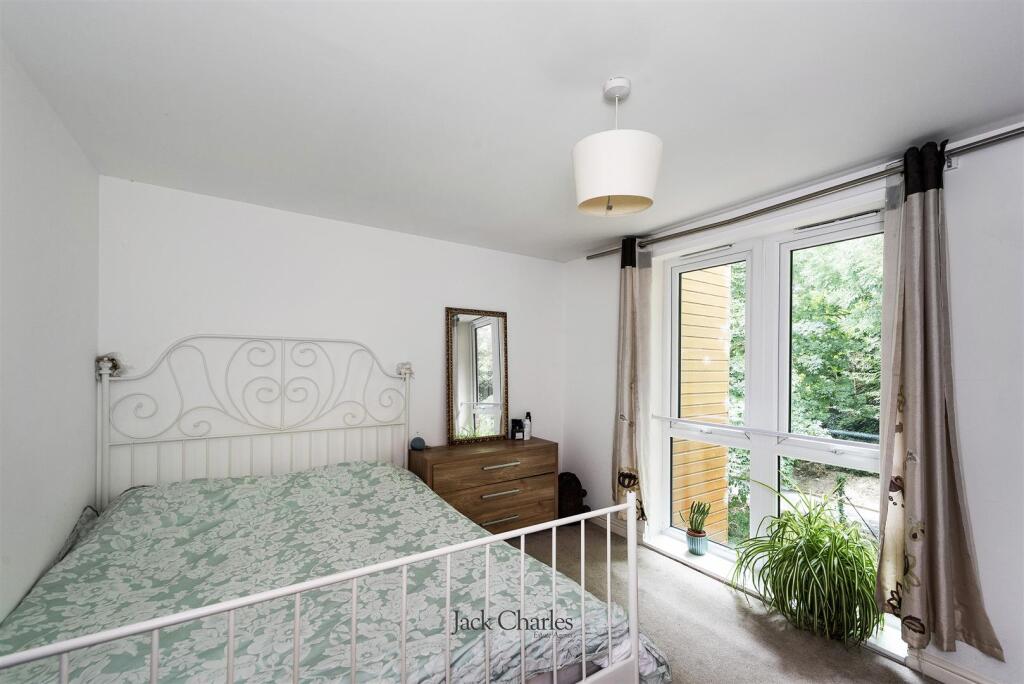 Apartment in Tonbridge - More