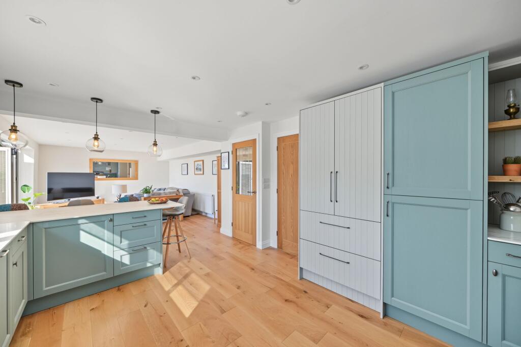 House in Huddersfield - View 4