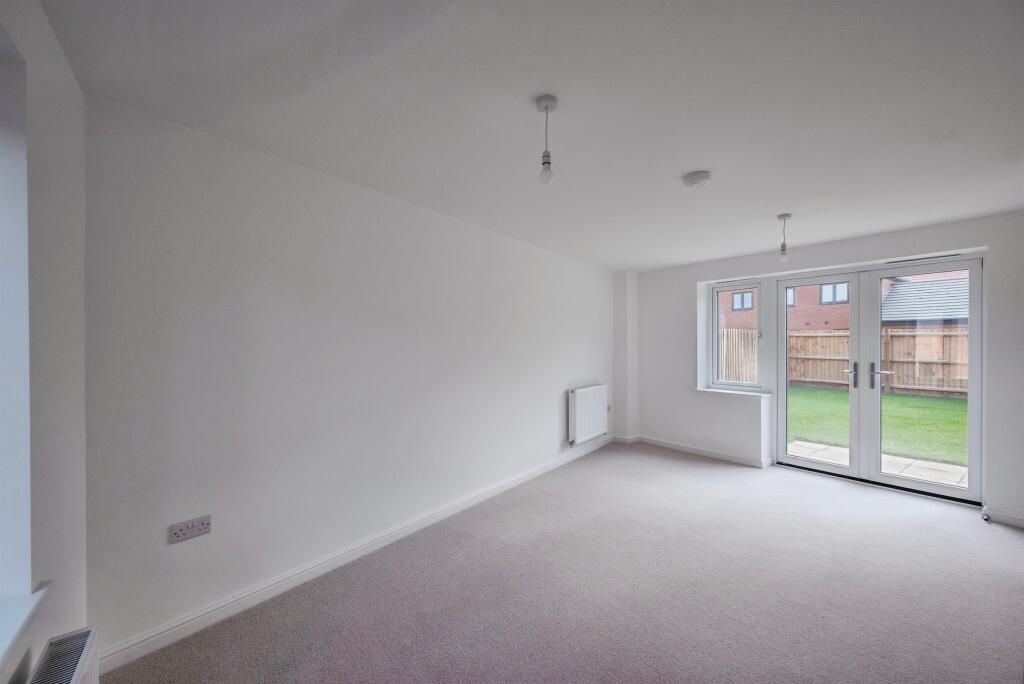 Emerald Close, Bradwell, Great Yarmouth photo 2