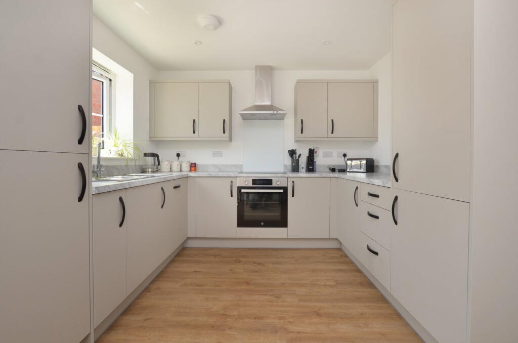 A nearly new, semi-detached house on Wootton Grange Way, South Wootton photo 4