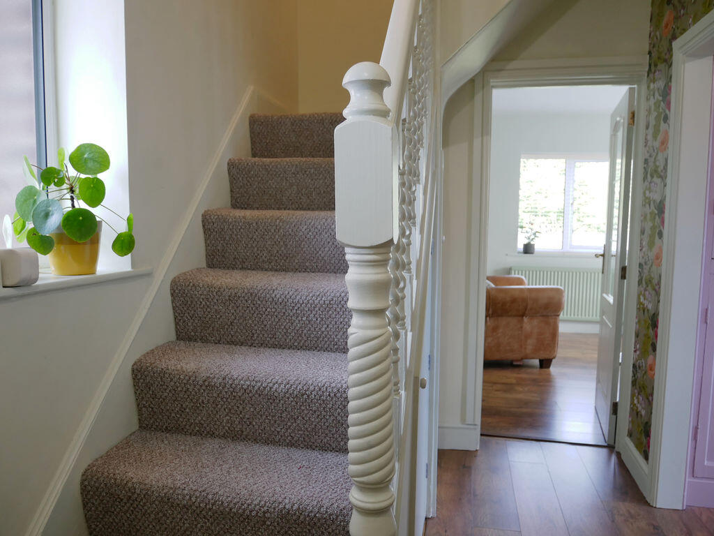 4 Croyde Close, Manchester photo 4
