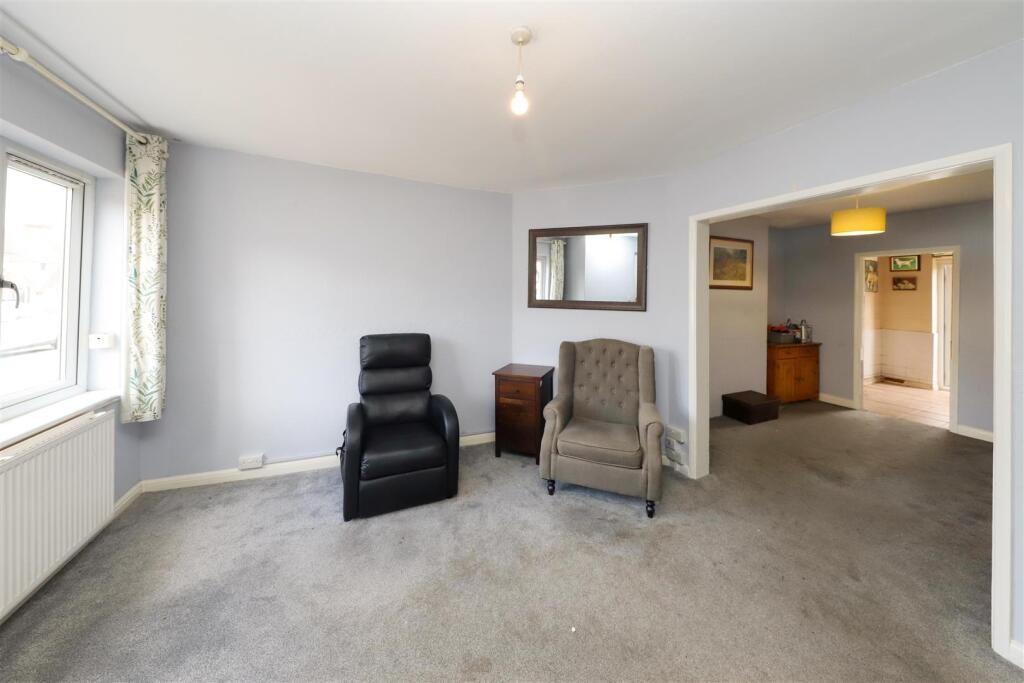 House in London, Hillingdon - View 2