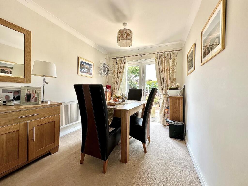 Grangewood, East Hunsbury, Northampton NN4 photo 4
