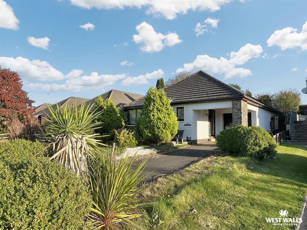 Main image of property: Dol Y Dderwen, Llangain, Carmarthen