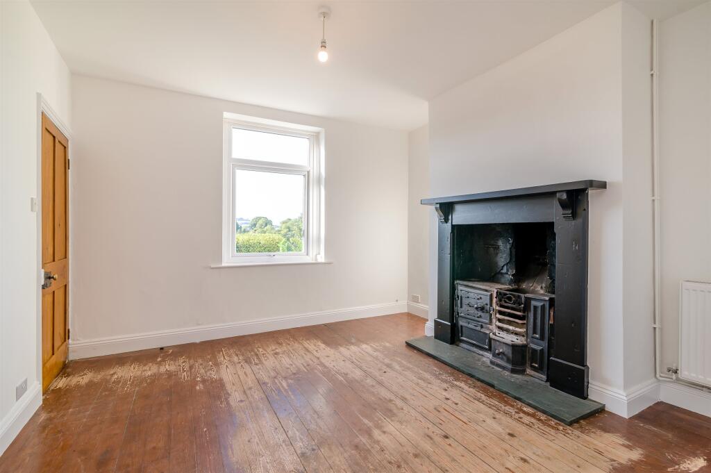 House in Newport - View 4
