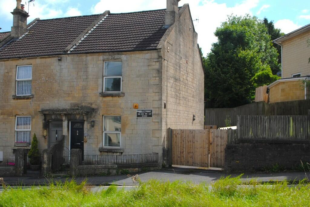 Main image of property: *** VERY WELL PRESENTED 3 BEDROOM HOUSE SHARE TO RENT ***