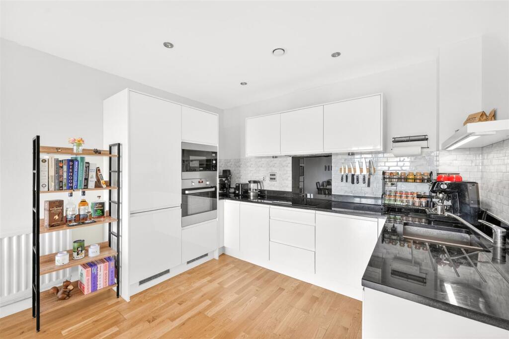 Apartment in London - View 5