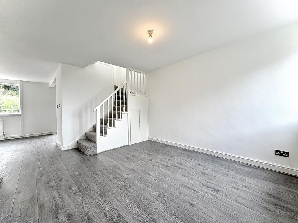 Winchester Rise, DUDLEY, DY1 2SE photo 2