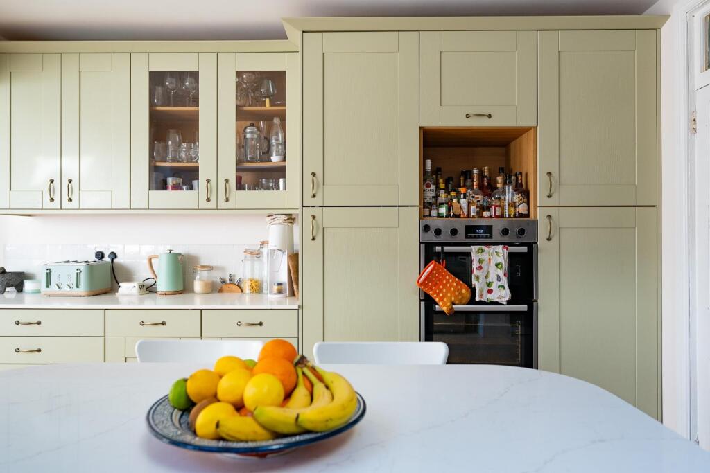 House in Bristol, Wapping Wharf, Southville - More