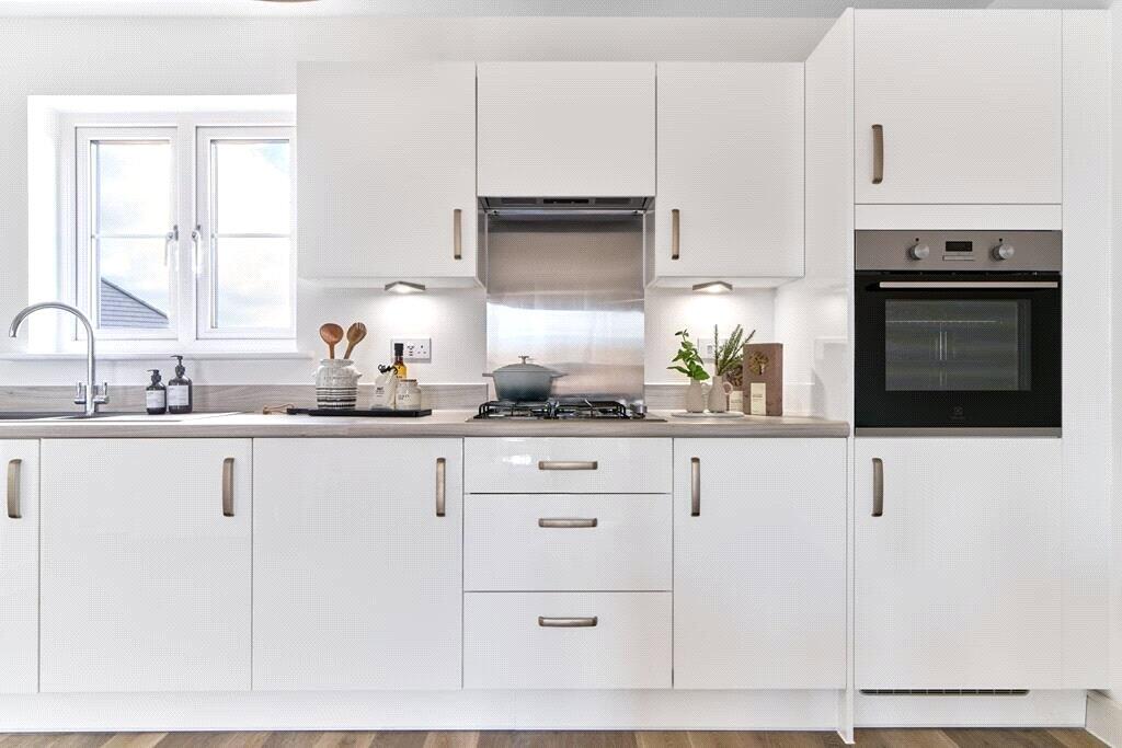 House in Deepcut, Mindenhurst, Surrey - More