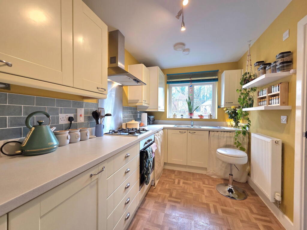 Fiver Close, Whitchurch, RG28 7FN photo 4