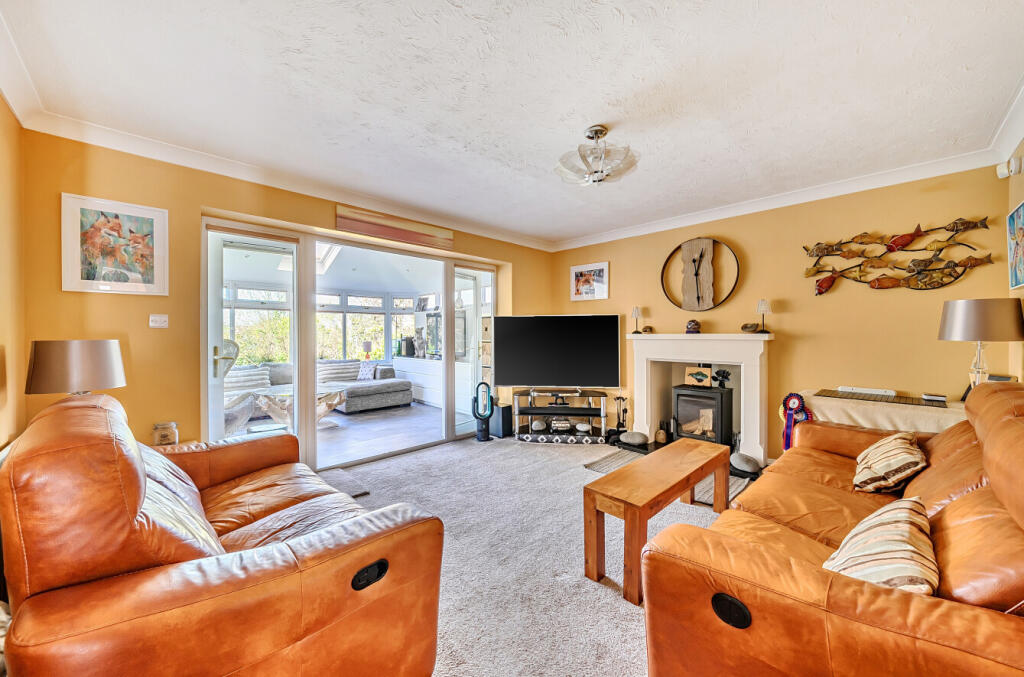 House in Basingstoke and Deane, Basingstoke - More