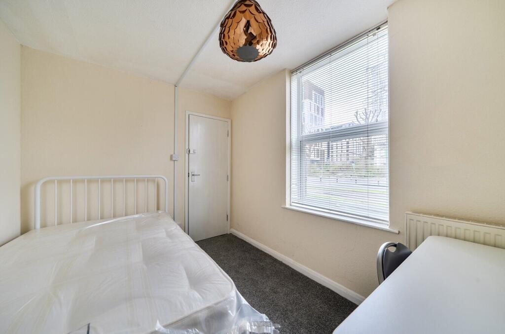 4 bedroom semi-detached house for rent