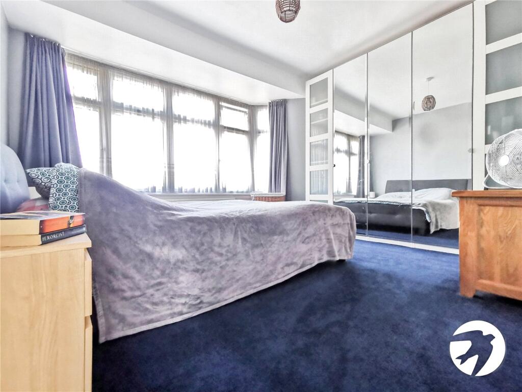 Porthkerry Avenue, Welling, DA16 photo 3