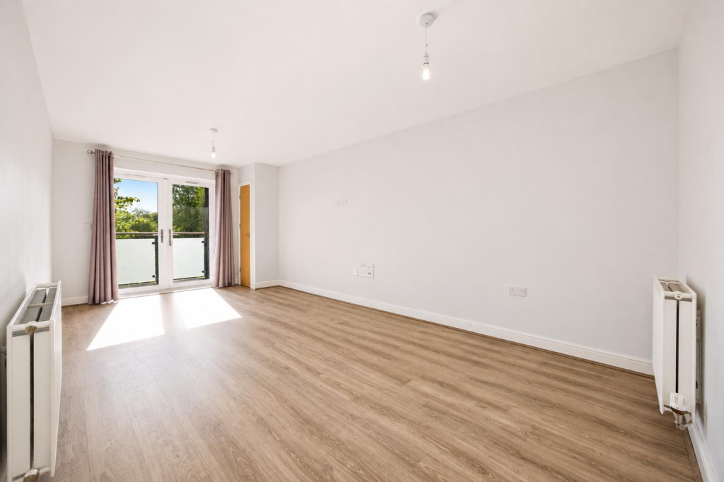 Apartment in Southall - View 2