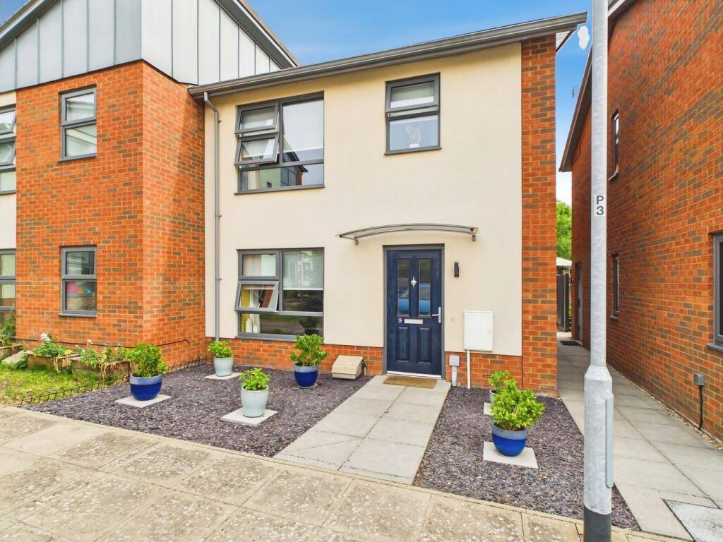 Main image of property: Lawrence Close, Hitchin, SG4