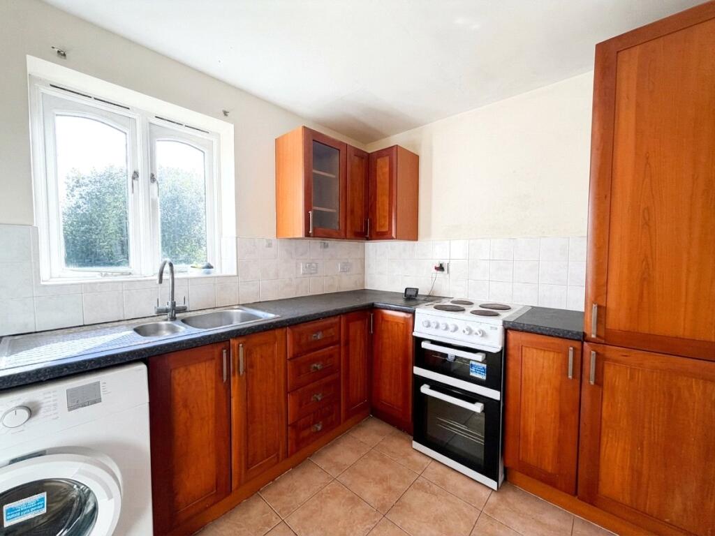 Apartment in Aldershot, Cargate, North Town - View 5