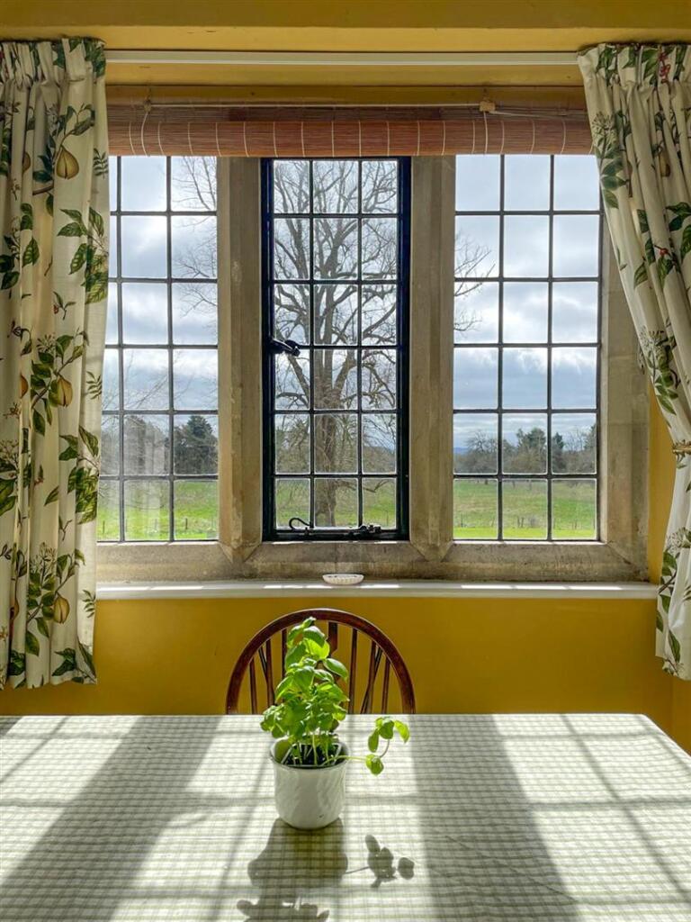 Filkins, Oxfordshire photo 3