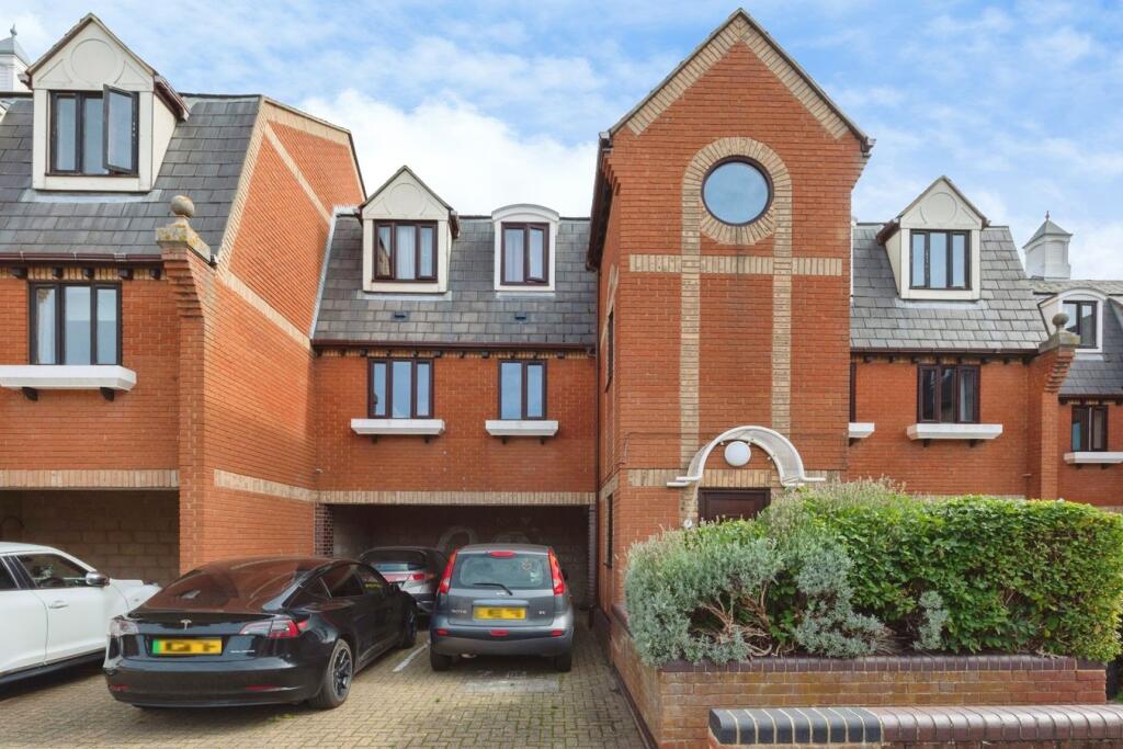Main image of property: Jetty Walk, Grays, RM17
