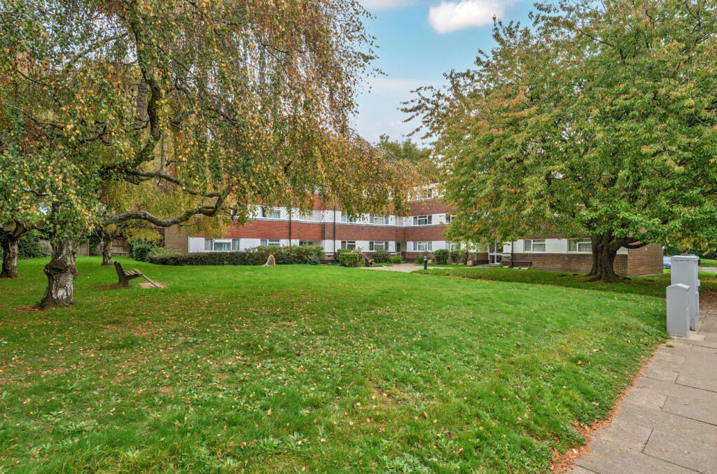 Apartment in Horsham, West Sussex - View 4