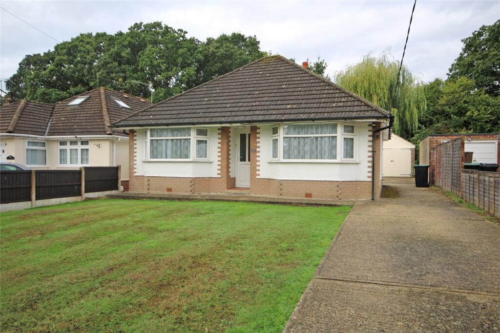 Main image of property: Oakwood Avenue, New Milton, Hampshire, BH25