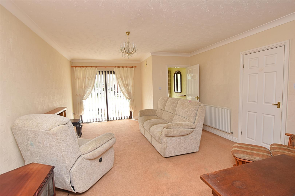 Apartment in Grimsby, Scartho - View 2
