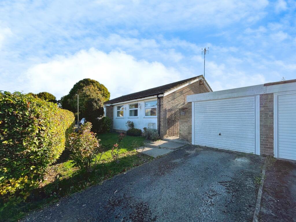 2-bed semi-detached on Quarry Road, Witney, Oxfordshire, £290,000