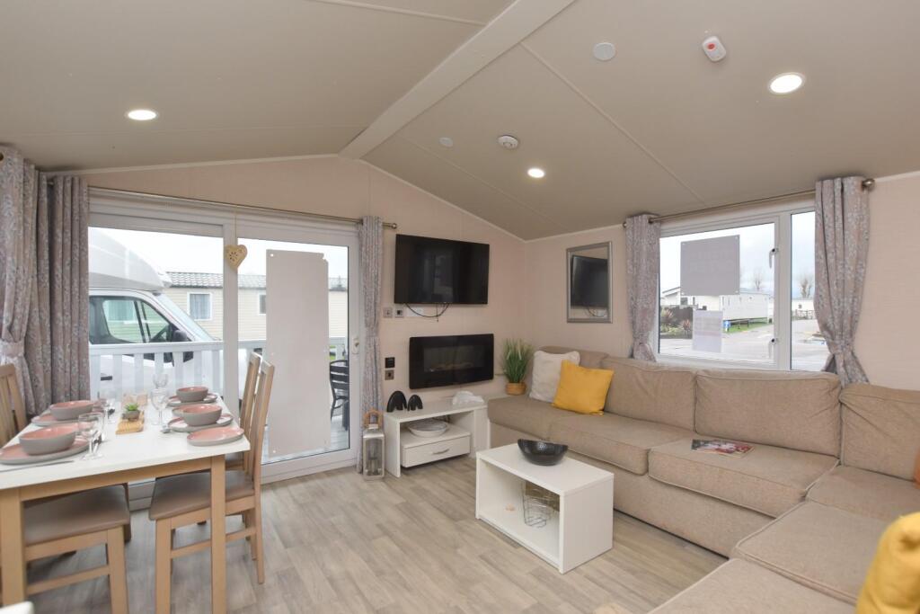 2-bed caravan on New Beach Holiday Park, Hythe Road, Dymchurch, £57,995
