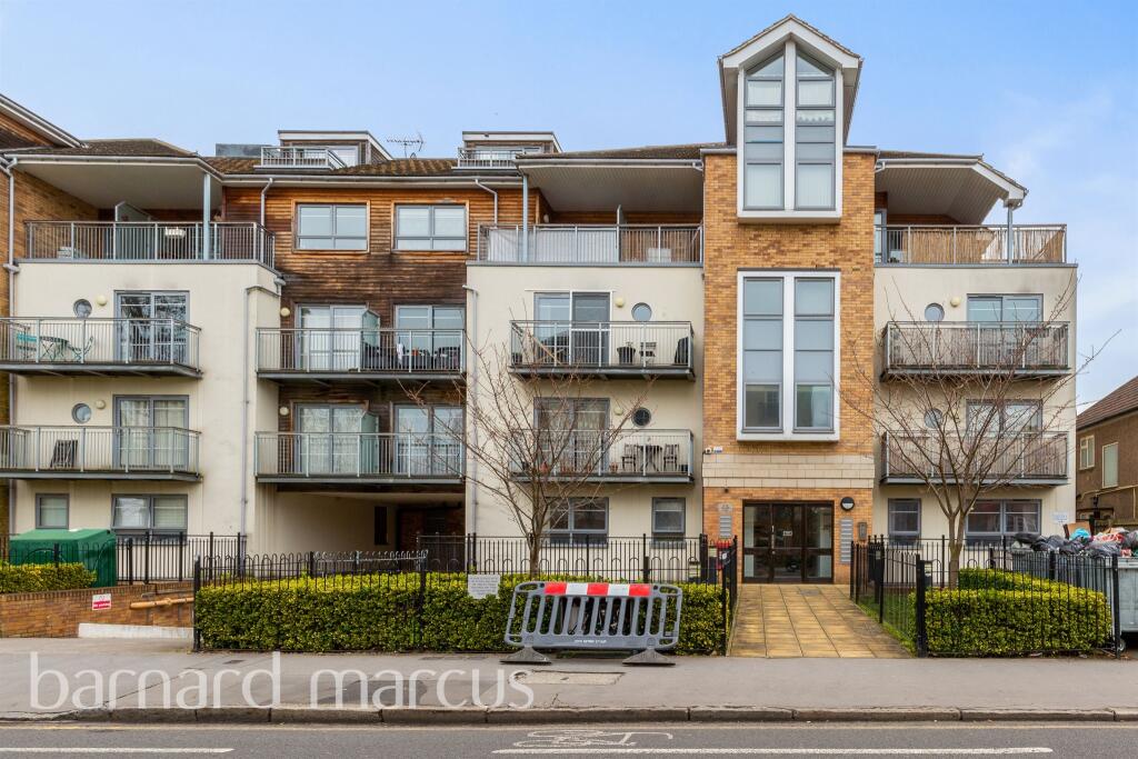 2-bed flat on Sydenham Road, Croydon, £325,000
