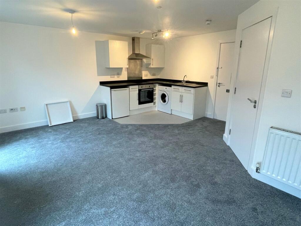 Apartment in Taunton - View 2
