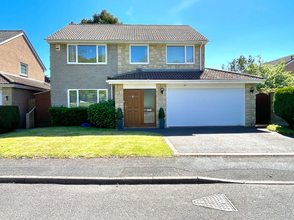 4-bed detached on Lynwood Drive, Merley, Wimborne, BH21 1UU, £600,000