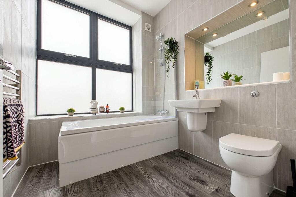 Apartment in Newcastle upon Tyne - View 3