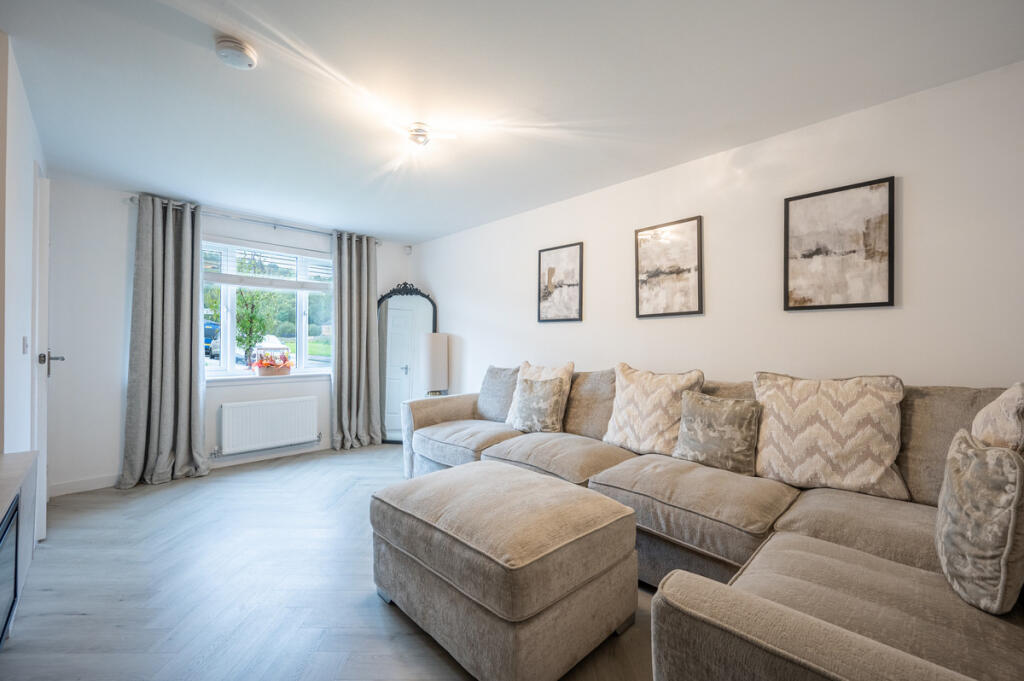 House in Glasgow, Darnley Mains, Darnley - View 2