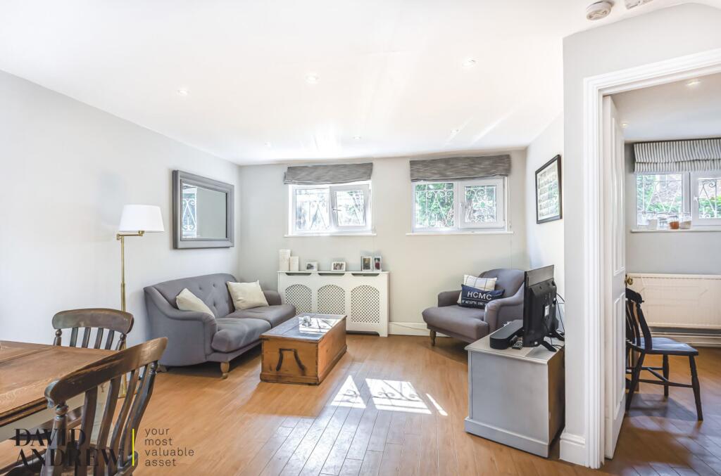 House in London, Taverner Square, Highbury - View 4