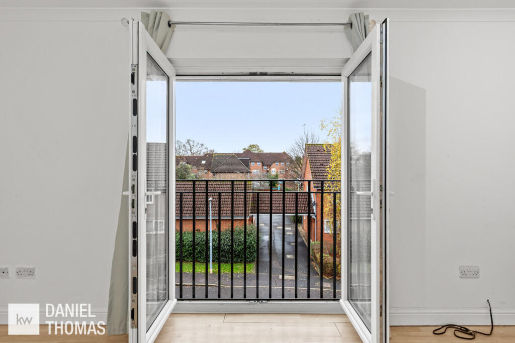 Eagle Close, Waltham Abbey, EN9 photo 2