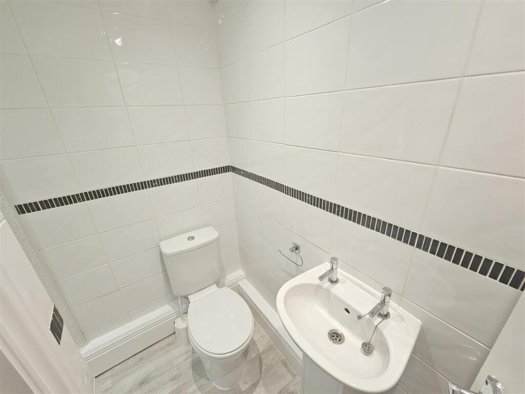 Apartment in Kingston upon Thames - More