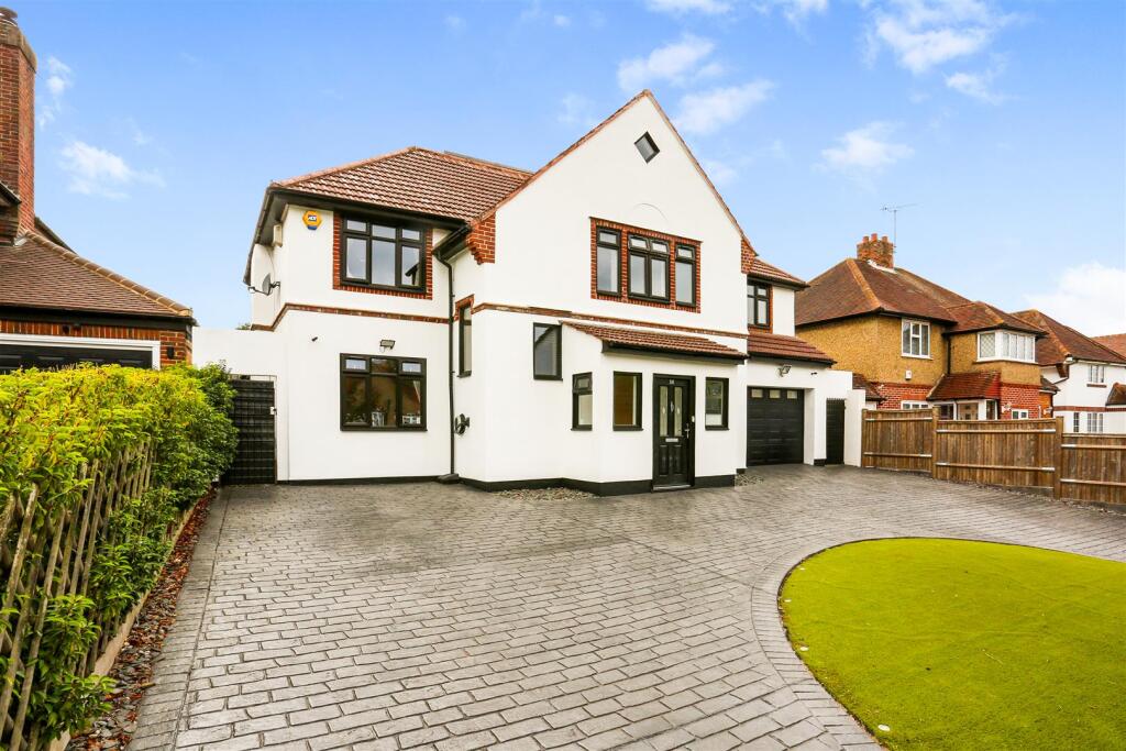 Main image of property: Green Curve, Banstead