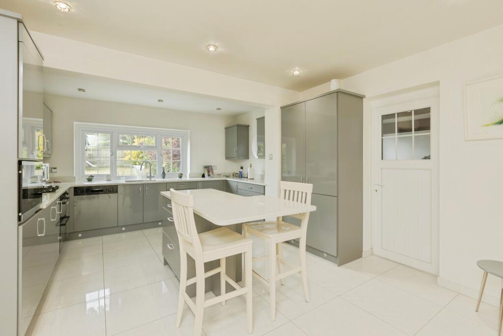 Fawkham Avenue, Longfield, Kent, DA3 photo 4