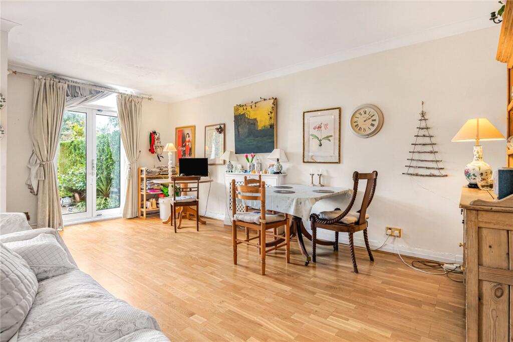 House in London, Oakleigh Park, Whetstone - More