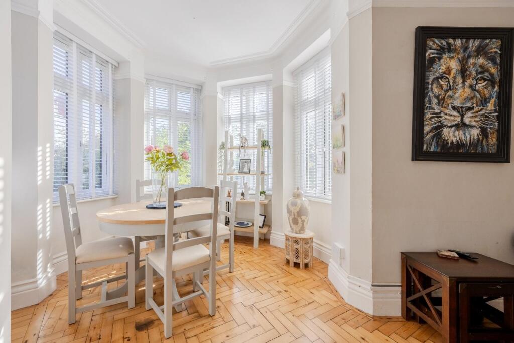 Apartment in Southend-on-Sea - View 5