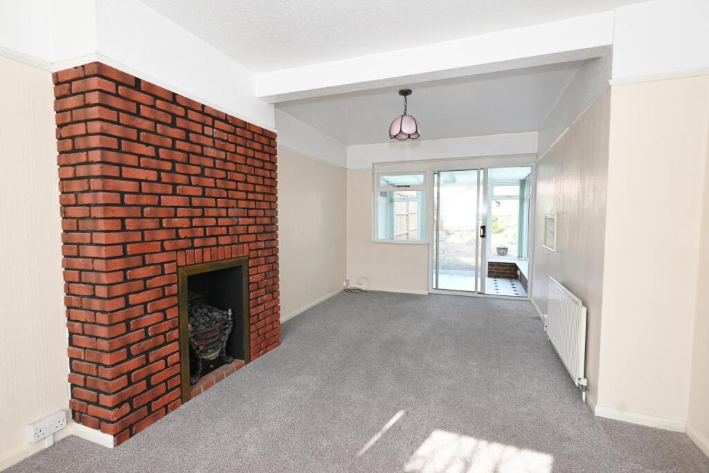 Lincoln Avenue, Twickenham photo 3