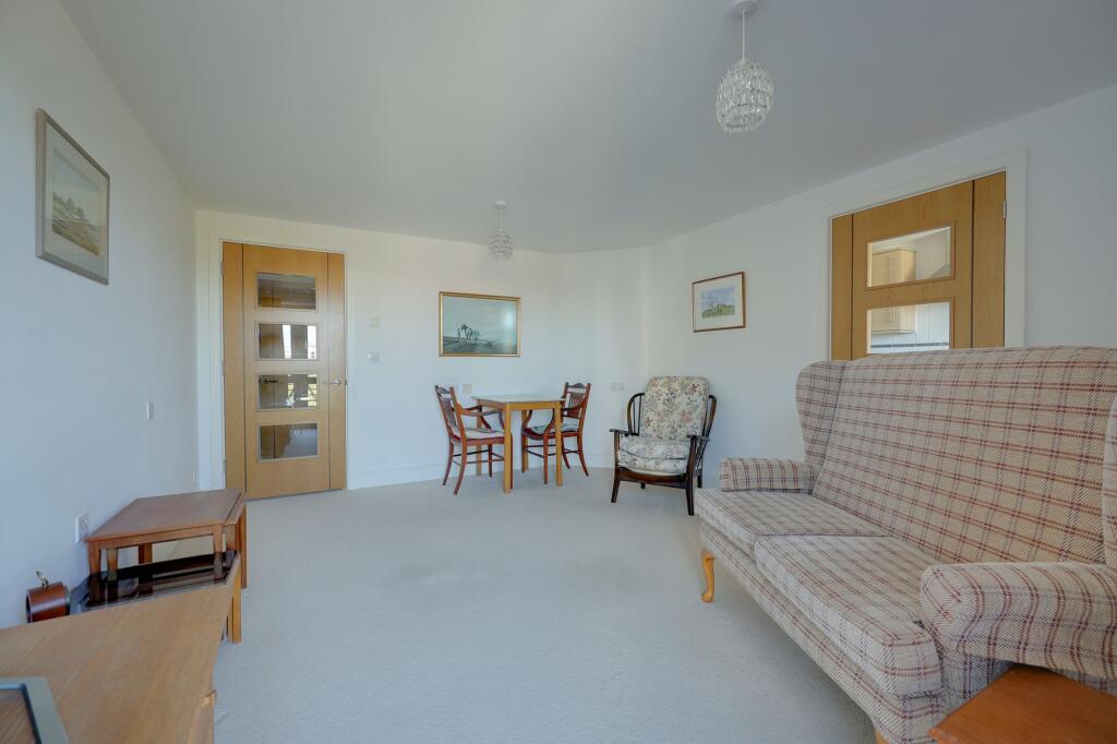 Apartment in Mid Sussex, Burgess Hill - View 5