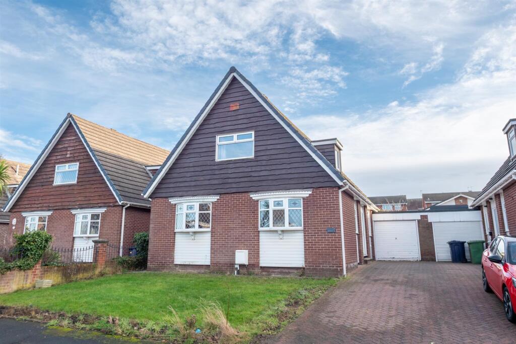4-bed detached on Offerton Close, South Hylton, Sunderland, £269,950