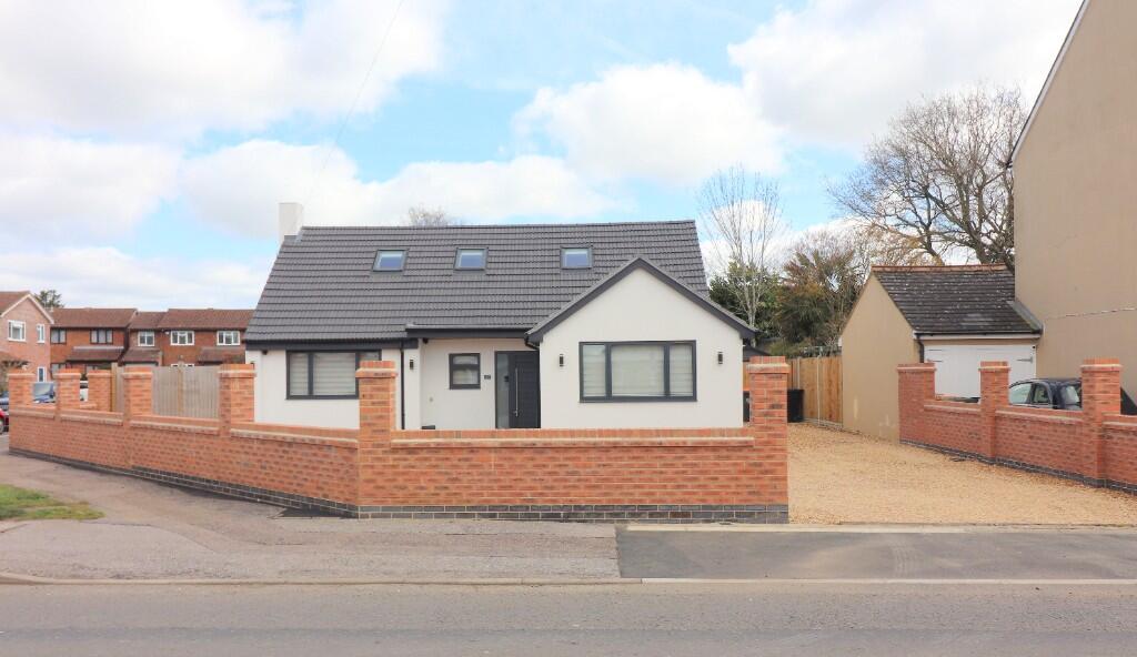 Main image of property: Dunstable Road, Toddington, Bedfordshire, LU5 6DS