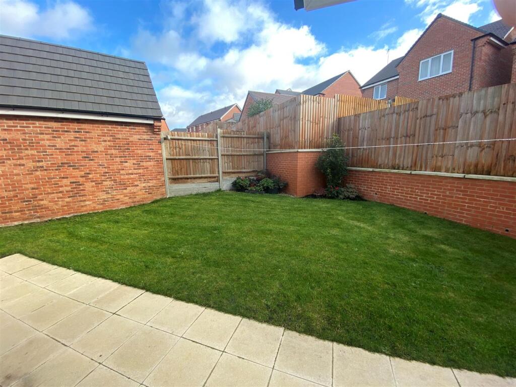 Glebe Road, Boughton, Northampton – pohled 4