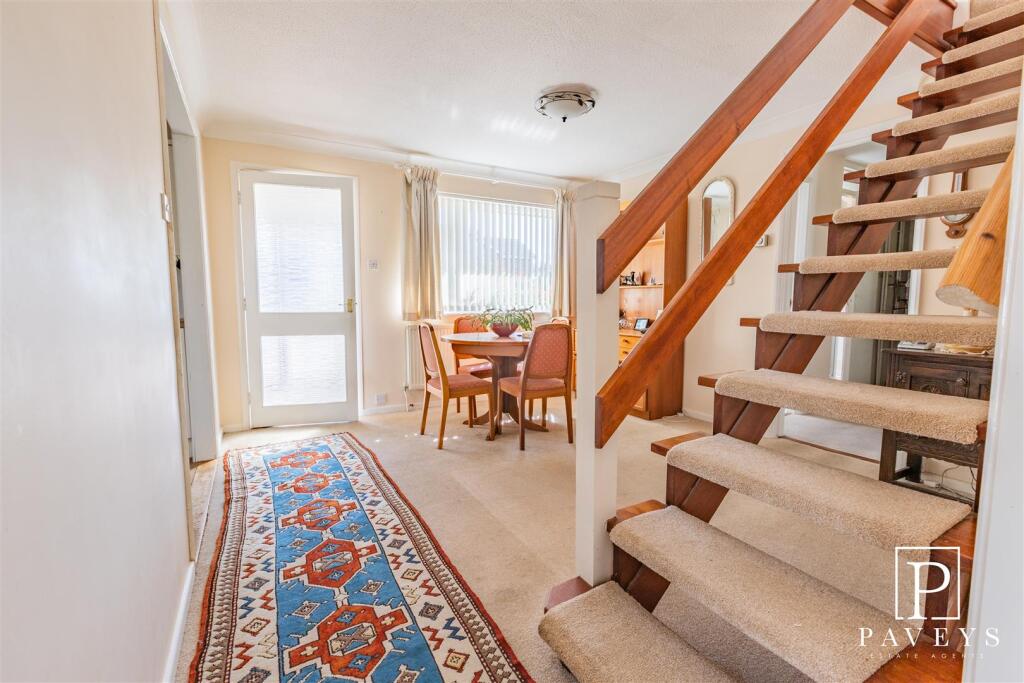 Baynards Crescent, Kirby Cross, Frinton-On-Sea photo 4