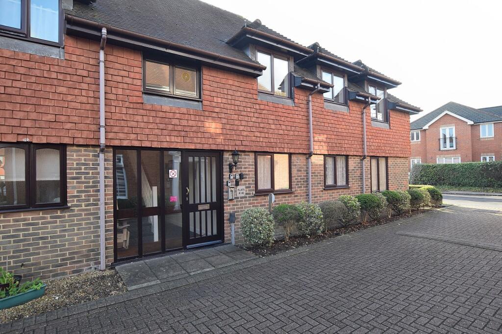 Main image of property: Fernhill Lane, New Milton, Hampshire. BH25 5ST