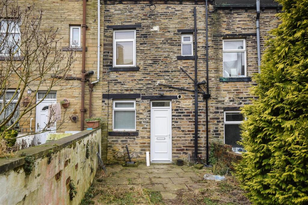 Main image of property: Airedale College Mount, Bradford, BD3 0JU